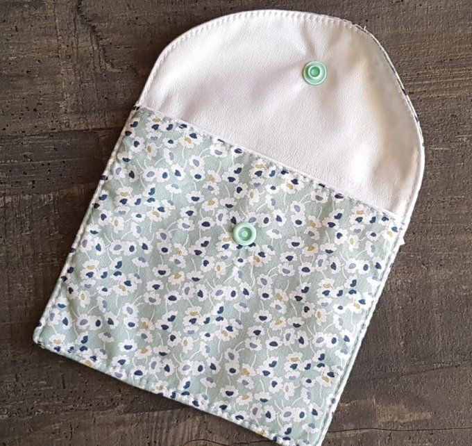 Pochette de transport savon solide : motif paquerettes